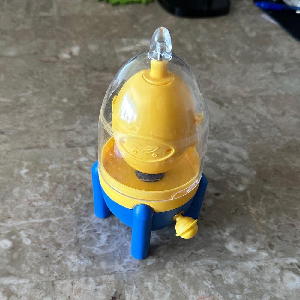 Rocket-Shaped Manual Egg Spinner & Scrambler
